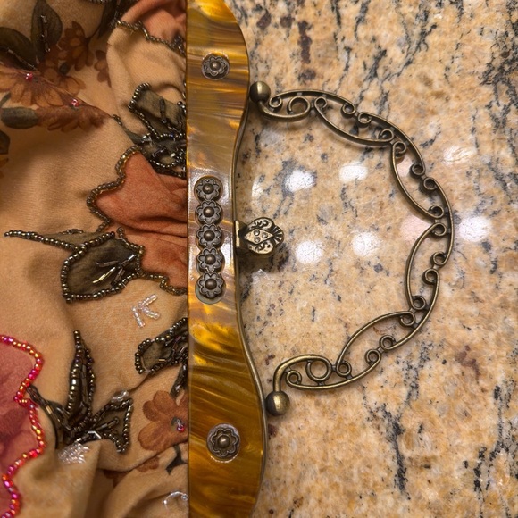 Vintage
floral purse with beaded details - Picture 3 of 6